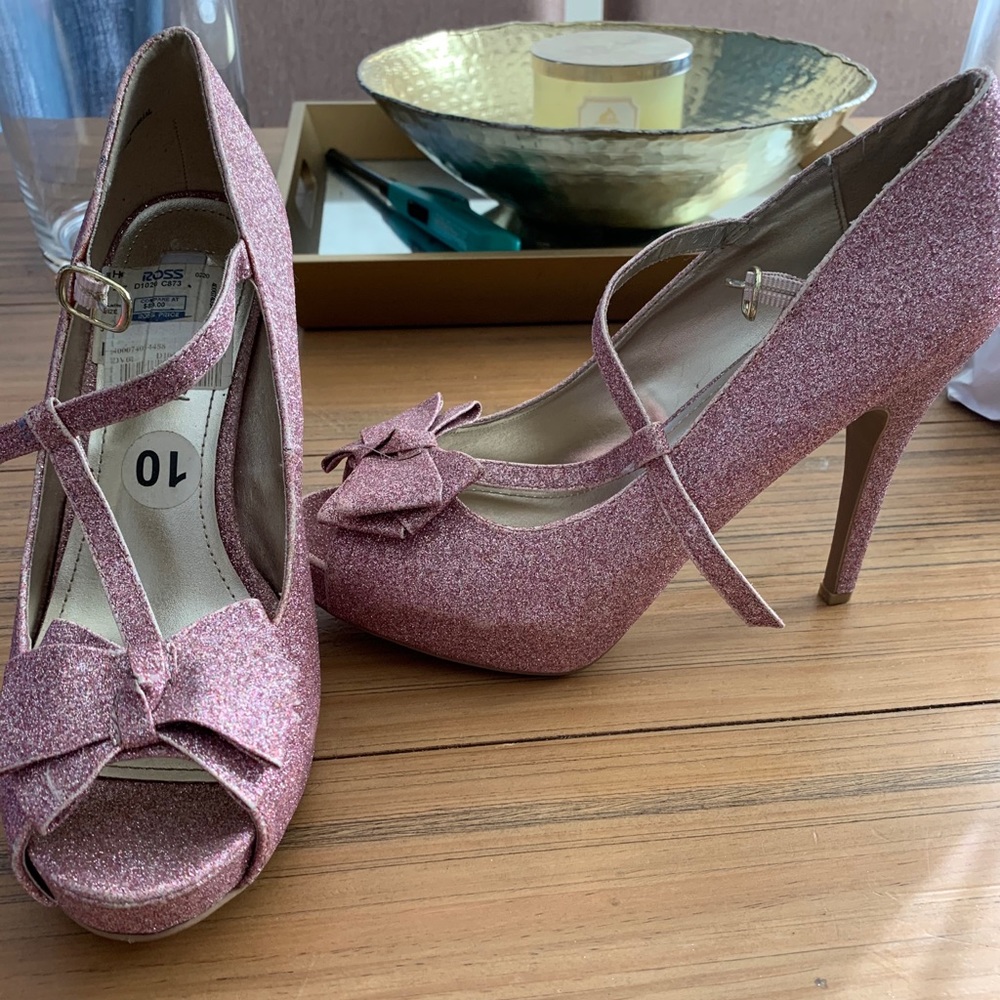 Cute glittery pink high heels from “STEVE MADDEN”